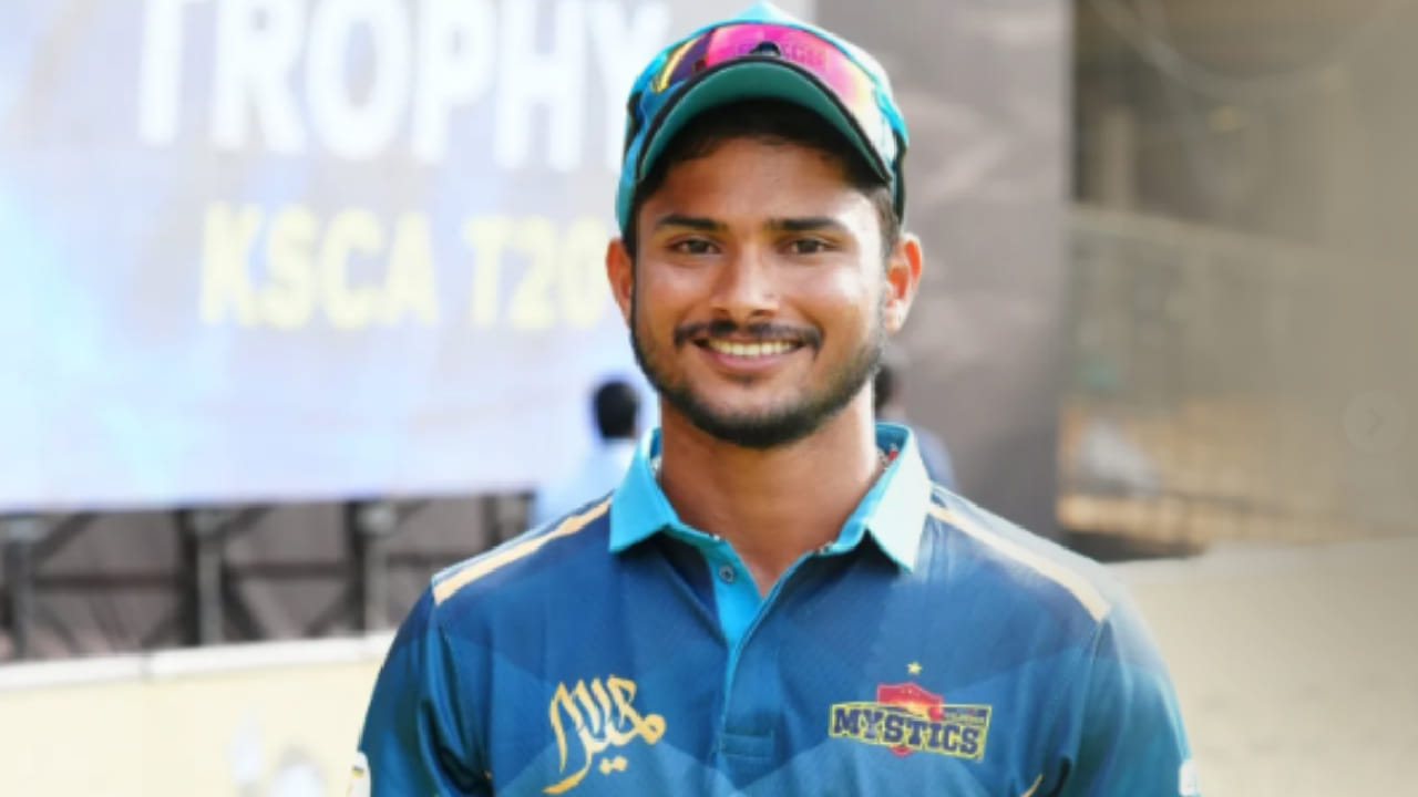 ಅಭಿಲಾಷ್ ಶೆಟ್ಟಿ: ಕರ್ನಾಟಕದ ಯುವ ವೇಗಿ ಅಭಿಲಾಷ್ ಶೆಟ್ಟಿ ಕೂಡ  ಬಿಕರಿಯಾಗದೇ ಉಳಿದಿದ್ದಾರೆ. ಕೇವಲ 30 ಲಕ್ಷ ರೂ. ಮೂಲ ಬೆಲೆಯೊಂದಿಗೆ ಕಾಣಿಸಿಕೊಂಡಿದ್ದ ಅಭಿಲಾಷ್ ಅವರ ಖರೀದಿಗಾಗಿ ಯಾವುದೇ ಫ್ರಾಂಚೈಸಿ ಆಸಕ್ತಿ ತೋರಲಿಲ್ಲ.