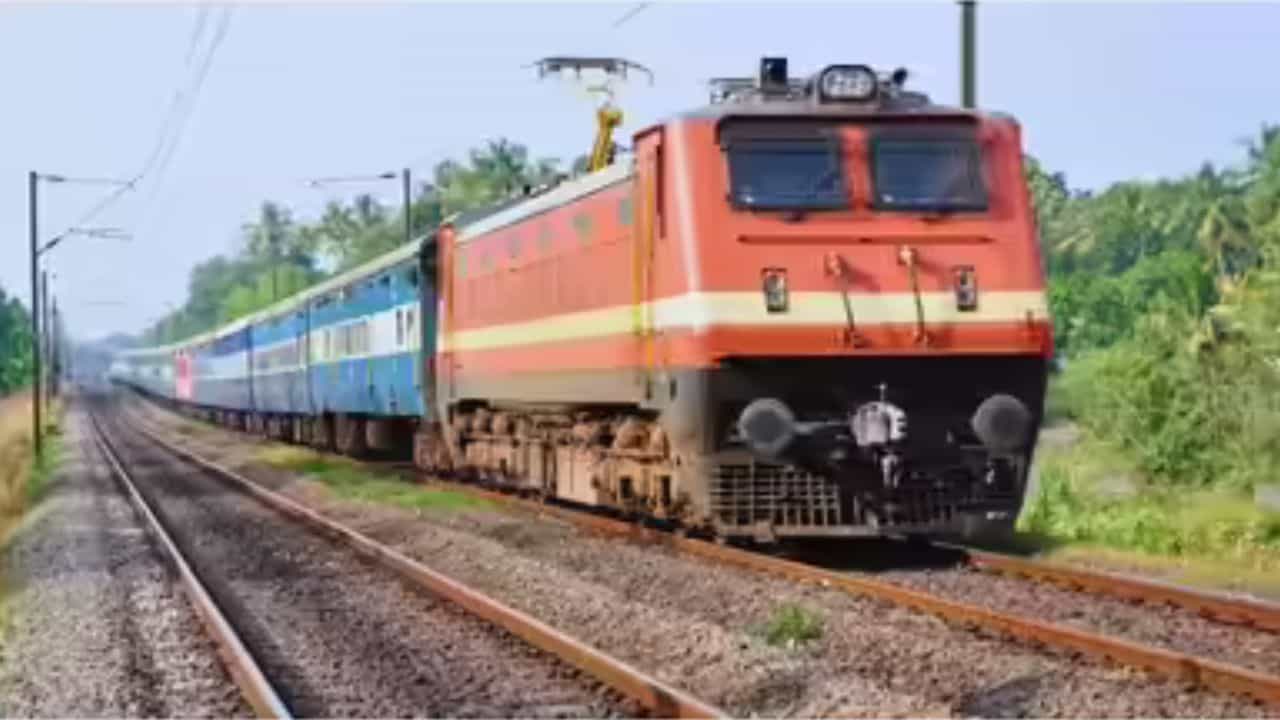 ಸರಕು ಸಾಗಣೆಯಿಂದ ಭರ್ಜರಿ ಆದಾಯ ಗಳಿಸಿದ ನೈರುತ್ಯ ರೈಲ್ವೆ: 790.75 ಕೋಟಿ ರೂ ಬೊಕ್ಕಸಕ್ಕೆ ಸರಕು ಸಾಗಣೆಯಿಂದ ಭರ್ಜರಿ ಆದಾಯ ಗಳಿಸಿದ ನೈರುತ್ಯ ರೈಲ್ವೆ: 790.75 ಕೋಟಿ ರೂ ಬೊಕ್ಕಸಕ್ಕೆ