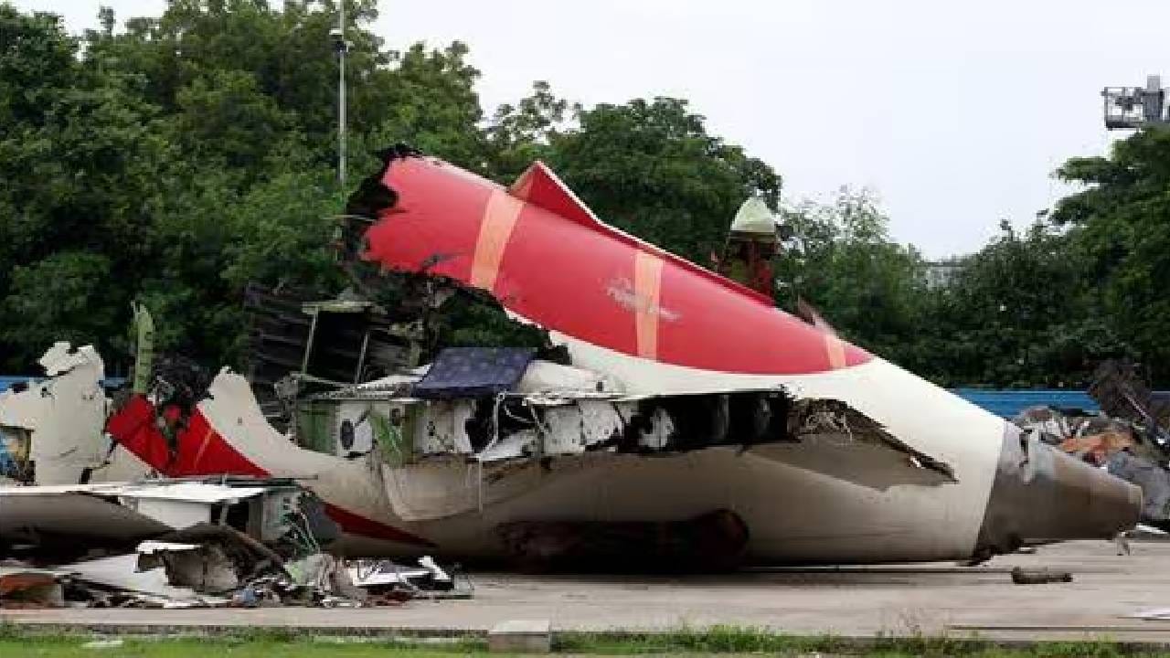 ಜೂನ್ 12 ರಂದು, ಏರ್ ಇಂಡಿಯಾ ಫ್ಲೈಟ್ 171 ಅಹಮದಾಬಾದ್‌ನಿಂದ ಲಂಡನ್‌ಗೆ ಟೇಕ್ ಆಫ್ ಆದ 32 ಸೆಕೆಂಡುಗಳಲ್ಲಿ ಅಪಘಾತಕ್ಕೀಡಾಯಿತು. 242 ಪ್ರಯಾಣಿಕರು ಮತ್ತು ಸಿಬ್ಬಂದಿಯಲ್ಲಿ ಒಬ್ಬ ಪ್ರಯಾಣಿಕ ಮಾತ್ರ ಬದುಕುಳಿದಿದ್ದರು. ವಿಮಾನವು ವೈದ್ಯಕೀಯ ಕಾಲೇಜು ಹಾಸ್ಟೆಲ್ ಬ್ಲಾಕ್‌ಗೆ ಡಿಕ್ಕಿ ಹೊಡೆದು 19 ಜನರು ಸಾವನ್ನಪ್ಪಿದ್ದರು ಮತ್ತು 67 ಜನರು ಗಾಯಗೊಂಡಿದ್ದರು.
