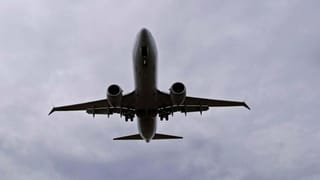 ಇಂಡಿಗೋ ವಿಮಾನ ರದ್ದು ಪ್ರಭಾವ, ಖಾಸಗಿ ಬಸ್​ಗಳಿಂದ ಬೇಕಾಬಿಟ್ಟಿ ವಸೂಲಿ: ಬೆಂಗಳೂರು ಮುಂಬೈ ಟಿಕೆಟ್ ದರ ಕೇಳಿದ್ರೆ ಶಾಕ್ ಆಗ್ತೀರಿ!