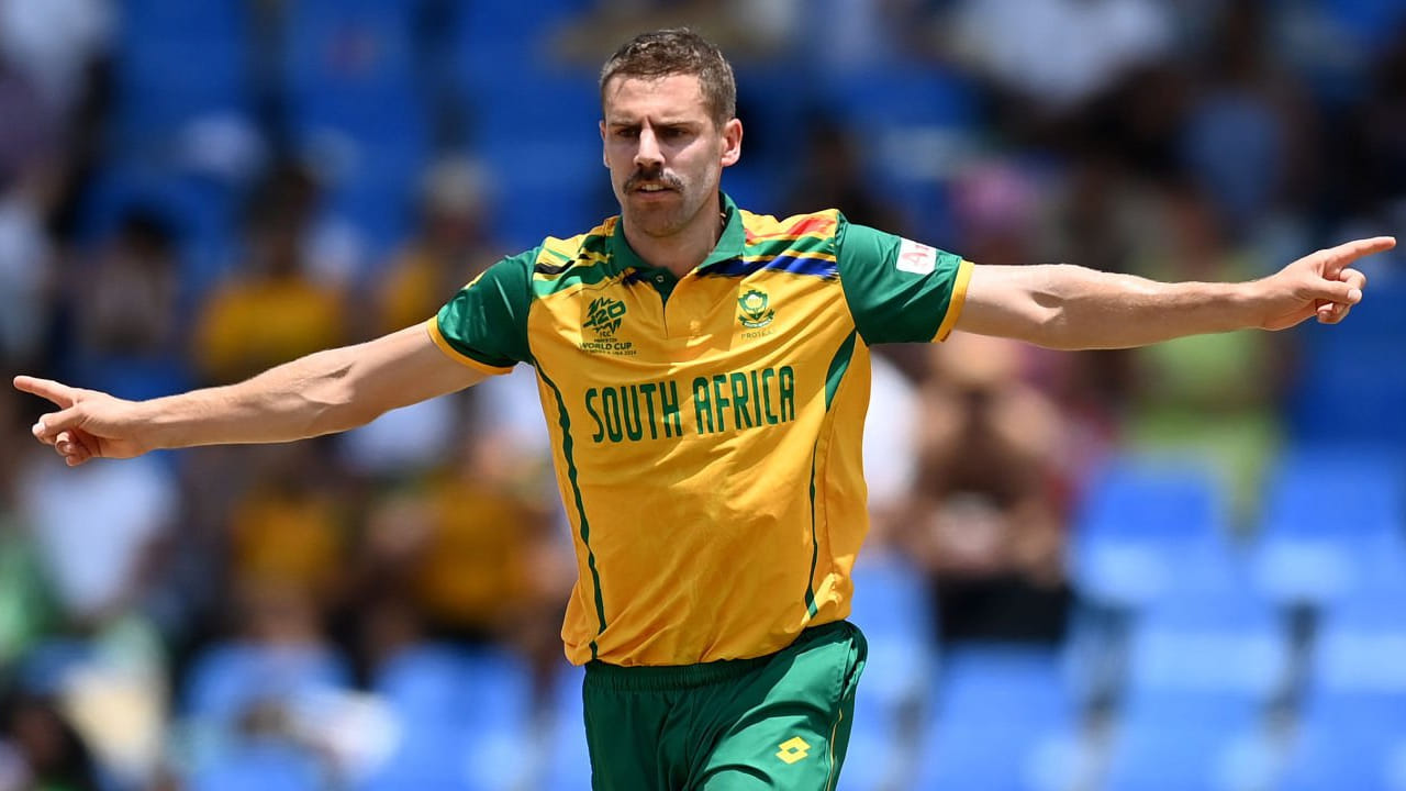 ಈ ಬೆಂಡೆತ್ತುವಿಕೆಯ ಪರಿಣಾಮ ಐಪಿಎಲ್ 2026 ರಲ್ಲಿ ಅನ್ರಿಕ್ ನೋಕಿಯ ಹರಾಜಾಗಲಿದ್ದಾರಾ ಎಂಬುದೇ ಪ್ರಶ್ನೆ. ಏಕೆಂದರೆ ಅನ್ರಿಕ್ ತನ್ನ ಮೂಲ ಬೆಲೆ 2 ಕೋಟಿ ರೂ. ಎಂದು ಘೋಷಿಸಿಕೊಂಡಿದ್ದಾರೆ. ಇದರ ಬೆನ್ನಲ್ಲೇ ಭಾರತೀಯ ಪಿಚ್​ನಲ್ಲಿ ದುಬಾರಿಯಾಗಿ ಪರಿಣಮಿಸಿದ್ದಾರೆ. ಇದು ಅನ್ರಿಕ್ ನೋಕಿಯ ಅವರ ಬಿಡ್ಡಿಂಗ್ ಮೇಲೆ ಪರಿಣಾಮ ಬೀರುವ ಸಾಧ್ಯತೆಯಿದೆ.