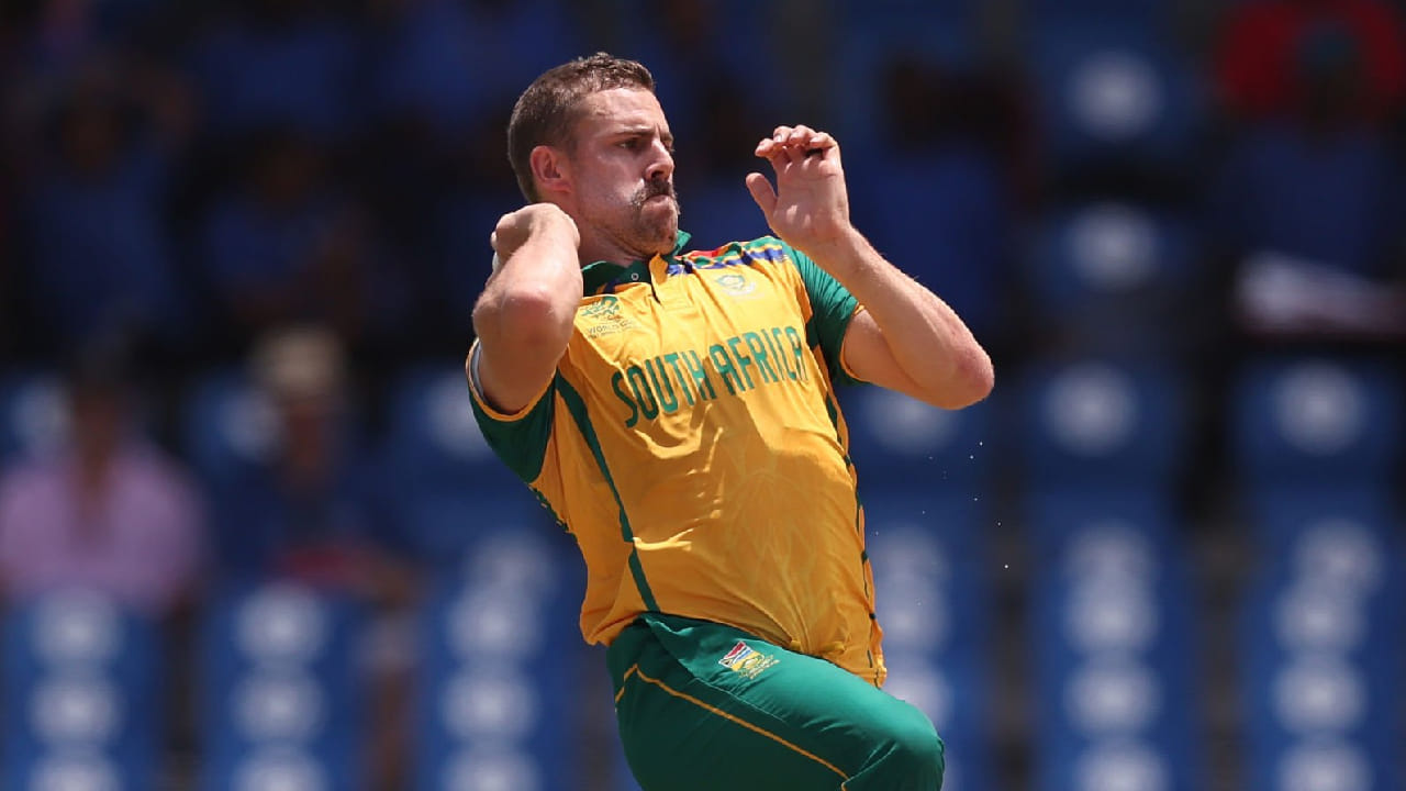 ಅಷ್ಟೇ ಅಲ್ಲದೆ ಈ ಪಂದ್ಯದಲ್ಲಿ ಅನ್ರಿಕ್ ನೋಕಿಯ 4 ಓವರ್​ಗಳಲ್ಲಿ ನೀಡಿರುವುದು ಬರೋಬ್ಬರಿ 41 ರನ್​ಗಳು. ಅಂದರೆ ಪ್ರತಿ ಓವರ್​ಗೆ 10.20 ಸರಾಸರಿಯಲ್ಲಿ ರನ್ ಬಿಟ್ಟು ಕೊಟ್ಟಿದ್ದಾರೆ. ಈ ದುಬಾರಿ ಓವರ್​ಗಳೇ ಅನ್ರಿಕ್ ನೋಕಿಯ ಪಾಲಿಗೆ ಮುಳುವಾಗುವ ಸಾಧ್ಯತೆಯಿದೆ.