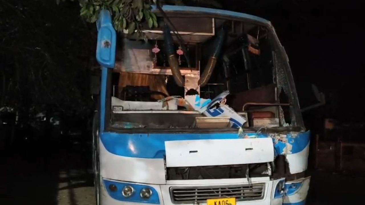 ಆನೇಕಲ್ ಬಳಿ ಬಸ್ಸನ್ನೇ ಕದಿಯಲು ಹೋದ ಕುಡುಕರು: ಮುಂದಾಗಿದ್ದು ಅನಾಹುತ ಆನೇಕಲ್ ಬಳಿ ಬಸ್ಸನ್ನೇ ಕದಿಯಲು ಹೋದ ಕುಡುಕರು: ಮುಂದಾಗಿದ್ದು ಅನಾಹುತ