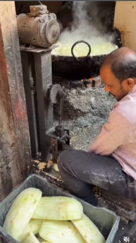 ಇಲ್ಲಿ ಸ್ವೀಟ್​​ ಹೇಗೆ ತಯಾರಾಗುತ್ತೆ ನೋಡಿ