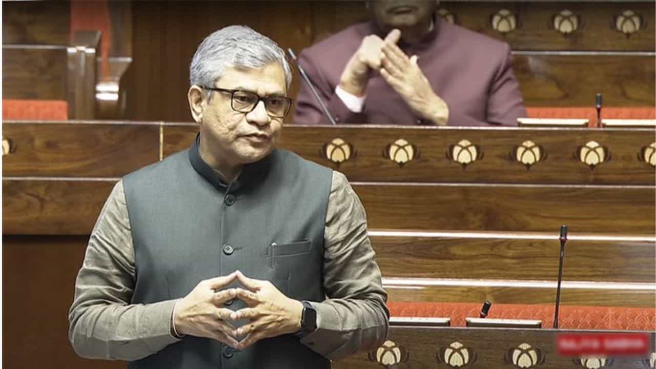 ಕರ್ನಾಟಕದ ರೈಲ್ವೇ ಯೋಜನೆಗಳ ಸ್ಥಿತಿಗತಿ ಏನು?: ರಾಜ್ಯಸಭೆಯಲ್ಲಿ ಸಚಿವ ಅಶ್ವಿನಿ ವೈಷವ್ ಮಾಹಿತಿ