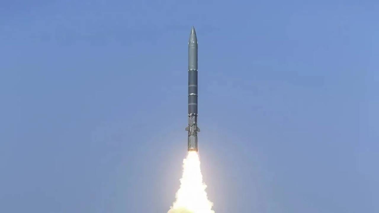 ಝೆಲೆನ್ಸ್ಕಿ- ಟ್ರಂಪ್ ಶಾಂತಿ ಮಾತುಕತೆಗೂ ಮುನ್ನ ಉಕ್ರೇನ್ ಮೇಲೆ ರಷ್ಯಾ ದಾಳಿ ಝೆಲೆನ್ಸ್ಕಿ- ಟ್ರಂಪ್ ಶಾಂತಿ ಮಾತುಕತೆಗೂ ಮುನ್ನ ಉಕ್ರೇನ್ ಮೇಲೆ ರಷ್ಯಾ ದಾಳಿ