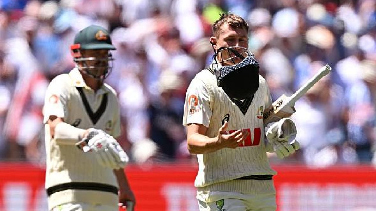 ಅಲ್ಲದೆ ಈ ಪಂದ್ಯದಲ್ಲಿ 11.2 ಓವರ್​ಗಳನ್ನು ಎಸೆದ ಜೋಶ್ ಟಂಗ್ ನಿಖರ ದಾಳಿಯ ಮೂಲಕ ಕೇವಲ 45 ರನ್ ನೀಡಿ 5 ವಿಕೆಟ್ ಉರುಳಿಸಿದ್ದರು. ಪರಿಣಾಮ ಆಸ್ಟ್ರೇಲಿಯಾ ತಂಡವು ಮೊದಲ ಇನಿಂಗ್ಸ್​ನಲ್ಲಿ ಕೇವಲ 152 ರನ್​ಗಳಿಗೆ ಆಲೌಟ್ ಆಯಿತು. ಇದಕ್ಕುತ್ತರವಾಗಿ ಮೊದಲ ಇನಿಂಗ್ಸ್ ಆಡಿದ ಇಂಗ್ಲೆಂಡ್ 110 ರನ್​ಗಳಿಗೆ ಸರ್ವಪತನ ಕಂಡಿದ್ದರು.