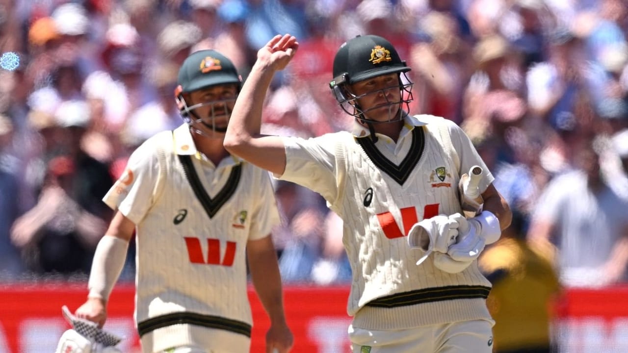 ಇದೀಗ ಬರೋಬ್ಬರಿ 97 ವರ್ಷಗಳ ಬಳಿಕ ಇಂಗ್ಲೆಂಡ್ ತಂಡವು ಮತ್ತೊಮ್ಮೆ ಆಸ್ಟ್ರೇಲಿಯಾ ತಂಡವನ್ನು 479 ಎಸೆತಗಳಲ್ಲಿ ನಿಯಂತ್ರಿಸಿದೆ. ಈ ನಿಯಂತ್ರಣದೊಂದಿಗೆ ಆಸ್ಟ್ರೇಲಿಯಾ ತಂಡಕ್ಕೆ ಹೀನಾಯ ಸೋಲುಣಿಸುವಲ್ಲಿಯೂ ಯಶಸ್ವಿಯಾಗಿದೆ. ಅದು ಕೂಡ ದಶಕಗಳ ಬಳಿಕ ಎಂಬುದು ಮತ್ತೊಂದು ವಿಶೇಷ.