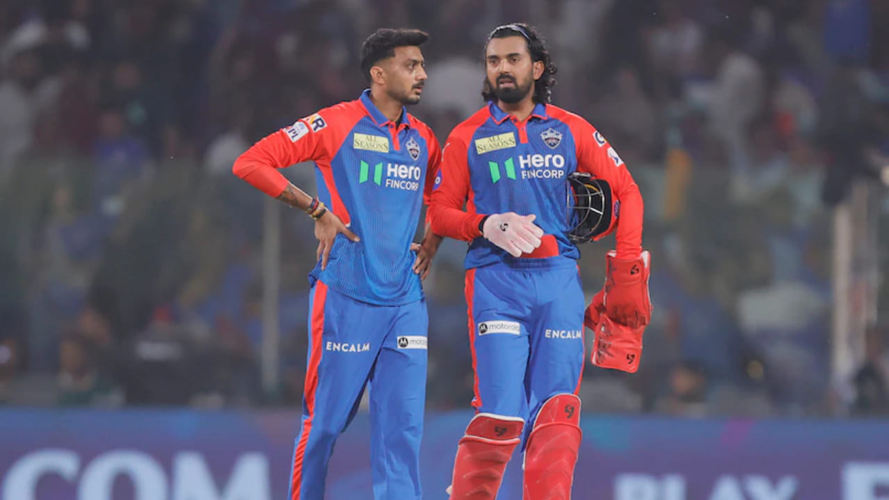 ವರದಿಗಳ ಪ್ರಕಾರ, ಅನುಭವಿ ವಿಕೆಟ್ ಕೀಪರ್-ಬ್ಯಾಟ್ಸ್‌ಮನ್ ಕೆಎಲ್ ರಾಹುಲ್​ ಡೆಲ್ಲಿ ಕ್ಯಾಪಿಟಲ್ಸ್ ತಂಡದ ನಾಯಕನ ರೇಸ್​ನಲ್ಲಿ ಅಗ್ರಸ್ಥಾನದಲ್ಲಿದ್ದಾರೆ. ರಾಹುಲ್​ಗೆ ಈಗಾಗಲೇ ನಾಯಕತ್ವದ ಅನುಭವವಿದ್ದು, ಈ ಹಿಂದೆ ಅವರು ಪಂಜಾಬ್ ಕಿಂಗ್ಸ್ ಮತ್ತು ಲಕ್ನೋ ಸೂಪರ್ ಜೈಂಟ್ಸ್‌ ತಂಡವನ್ನು ಮುನ್ನಡೆಸಿದ್ದ ಅನುಭವವನ್ನು ಹೊಂದಿದ್ದಾರೆ. ಹೀಗಾಗಿ ರಾಹುಲ್ ಅವರನ್ನು ನಾಯಕನಾಗಿ ನೇಮಿಸಿಲು ಆಡಳಿತ ಮಂಡಳಿ ಮುಂದಾಗಿದೆ. 