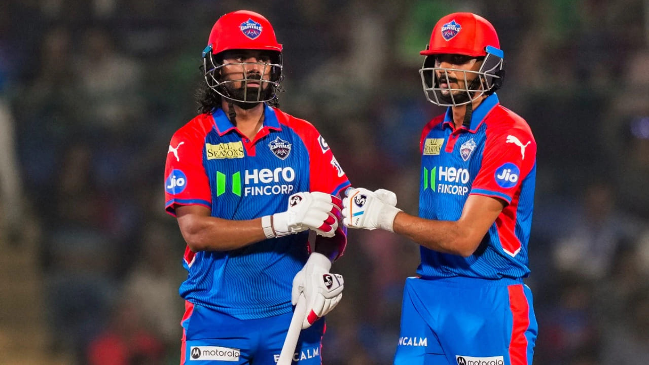 ಆದರೆ ಈ ಬಗ್ಗೆ ಅಧಿಕೃತ ಘೋಷಣೆ ಇನ್ನೂ ಮಾಡಲಾಗಿಲ್ಲವಾದರೂ, ರಾಹುಲ್ ಅವರ ಹೆಸರು ಮುಂಚೂಣಿಯಲ್ಲಿದೆ. ಇದೆಲ್ಲದರ ನಡುವೆ ಡೆಲ್ಲಿ ಆಡಳಿತ ಮಂಡಳಿಯ ನಾಯಕತ್ವ ಬದಲಾವಣೆಯ ನಿರ್ಧಾರ ಕೊಂಚ ಆಶ್ಚರ್ಯವನ್ನುಂಟು ಮಾಡಿದೆ. ಏಕೆಂದರೆ ಅಕ್ಷರ್ ತಮ್ಮ ನಾಯಕತ್ವದಲ್ಲಿ ಆಡಿದ 14 ಪಂದ್ಯಗಳಲ್ಲಿ ತಂಡವನ್ನು ಏಳು ಗೆಲುವುಗಳಿಗೆ ಮುನ್ನಡೆಸಿದ್ದರು. ಆದರೆ ಪ್ಲೇಆಫ್‌ಗೆ ಅರ್ಹತೆ ಪಡೆಯುವಲ್ಲಿ ತಂಡವು ವಿಫಲವಾಯಿತು. ಹೀಗಾಗಿ ಅಕ್ಷರ್ ಅವರನ್ನು ಆಟಗಾರನಾಗಿ ಆಡಿಸಲು ಡೆಲ್ಲಿ ಮುಂದಾಗಿದೆ ಎಂದು ವರದಿಯಾಗಿದೆ.