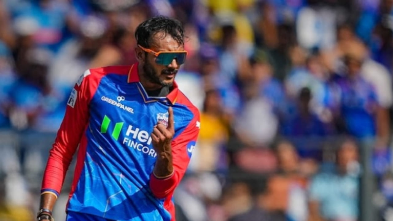 ಅಕ್ಷರ್ ಪಟೇಲ್ ಅವರ ಸ್ಥಿರ ಫಾರ್ಮ್ ಅನ್ನು ಗಮನದಲ್ಲಿಟ್ಟುಕೊಂಡು ಬಿಸಿಸಿಐ ಈ ನಿರ್ಧಾರ ತೆಗೆದುಕೊಂಡಿದೆ. ಮಾಜಿ ಉಪನಾಯಕ ಶುಭ್​ಮನ್ ಗಿಲ್ ಬದಲಿಗೆ ಅಕ್ಷರ್ ಅವರನ್ನು ಈ ಪಾತ್ರಕ್ಕೆ ನೇಮಿಸಲಾಗಿದೆ. ಅಕ್ಷರ್ ಈ ಹಿಂದೆ ಟೀಂ ಇಂಡಿಯಾ ಪರ ಈ ಪಾತ್ರವನ್ನು ನಿರ್ವಹಿಸಿದ್ದು, ಇದೀಗ ಐಪಿಎಲ್‌ನಲ್ಲಿಯೂ ಅದೇ ಪಾತ್ರವನ್ನು ನಿರ್ವಹಿಸಬಹುದು.