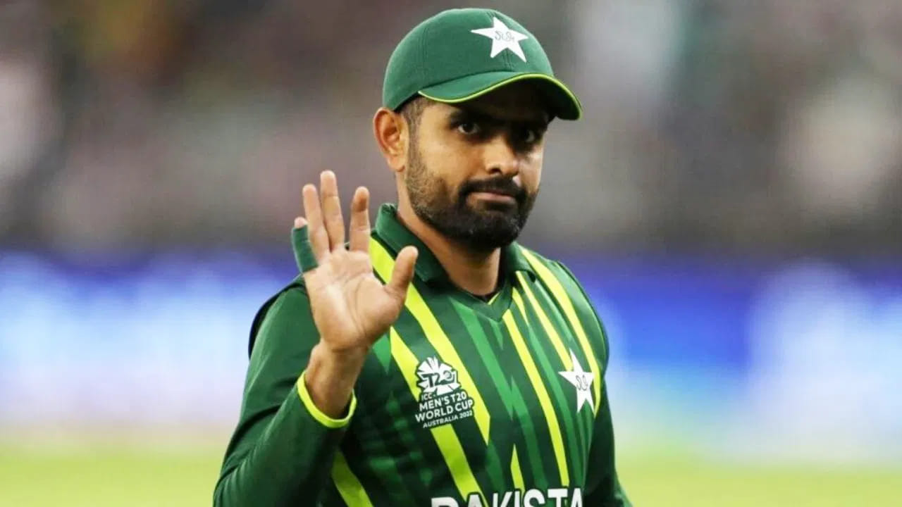 ಪೂರನ್ ಅವರ ಈ ಸಾಧನೆಯ ಹೊರತಾಗಿಯೂ ಟಿ20 ಕ್ರಿಕೆಟ್ನಲ್ಲಿ ಅತೀ ವೇಗವಾಗಿ 10000 ರನ್ ಕಲೆಹಾಕಿದ ವಿಶ್ವ ದಾಖಲೆ ಪಾಕಿಸ್ತಾನ್ ಬ್ಯಾಟರ್ ಬಾಬರ್ ಆಝಂ ಹೆಸರಿನಲ್ಲಿಯೇ ಉಳಿದಿದೆ. ಬಾಬರ್ ಕೇವಲ 271 ಇನಿಂಗ್ಸ್ಗಳ ಮೂಲಕ ಟಿ20 ಕ್ರಿಕೆಟ್ನಲ್ಲಿ ಹತ್ತು ಸಾವಿರ ರನ್ ಕಲೆಹಾಕಿದ್ದಾರೆ.