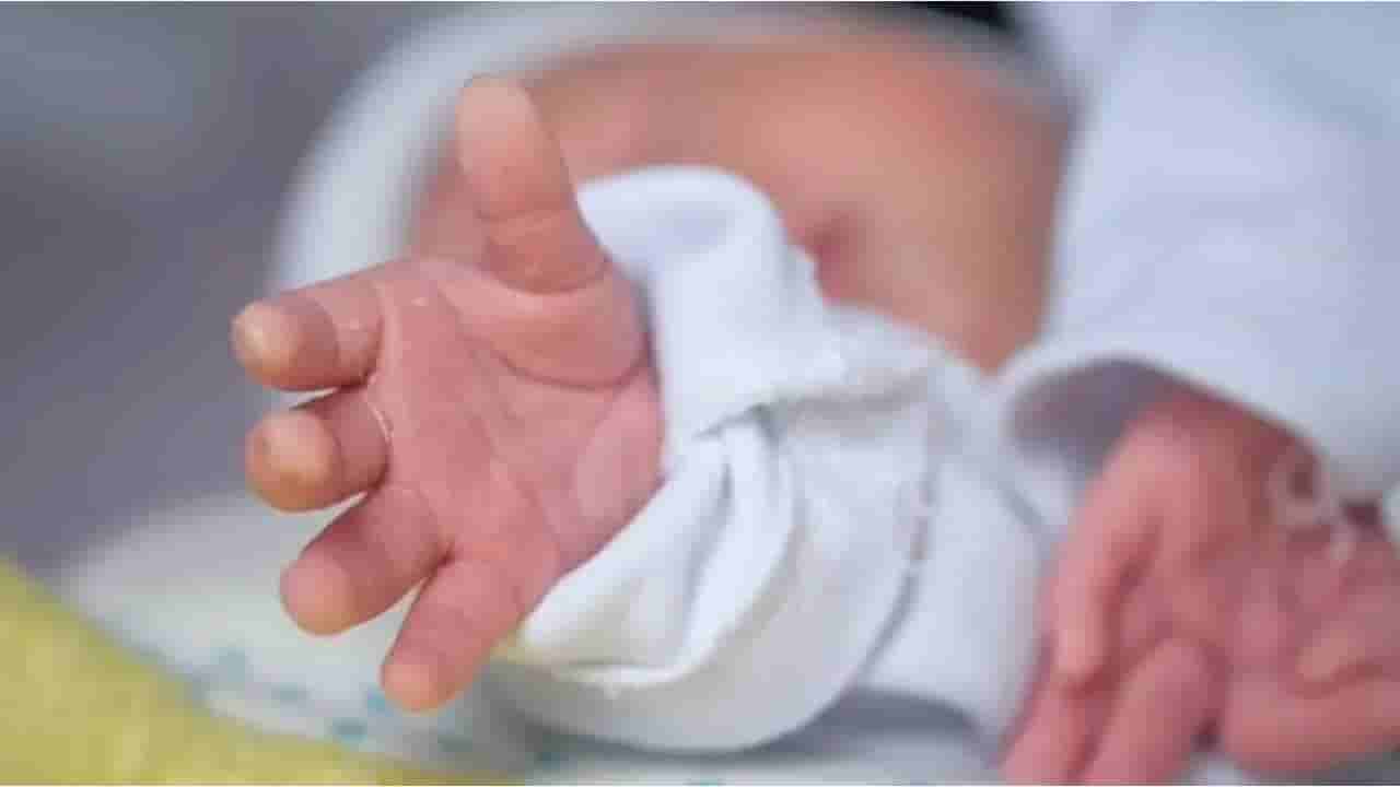 ಮೂವರು ಮಕ್ಕಳನ್ನು ಸ್ನೇಹಿತನ ಬಳಿ ಬಿಟ್ಟು ಫಿಲ್ಮ್​ ನೋಡಲು ಹೋಗಿದ್ದ ದಂಪತಿ, ಬರುವಷ್ಟರಲ್ಲಿ ಒಂದು ಮಗು ಕಿಡ್ನ್ಯಾಪ್