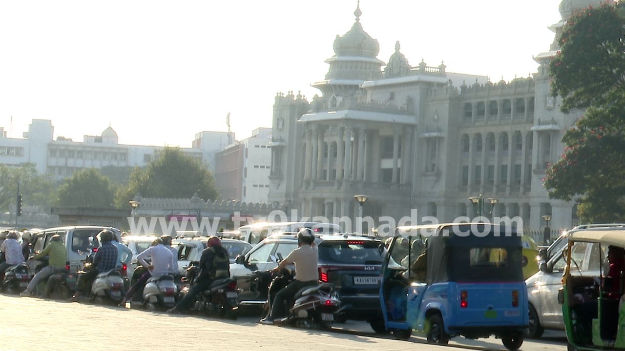 ಬೆಂಗಳೂರಿನಲ್ಲಿ ಬರೋಬ್ಬರಿ 1.28 ಕೋಟಿ ವಾಹನ ನೋಂದಣಿ: 1.50 ಕೋಟಿ ವಾಹನ ಸಂಚಾರ! ಬೆಂಗಳೂರಿನಲ್ಲಿ ಬರೋಬ್ಬರಿ 1.28 ಕೋಟಿ ವಾಹನ ನೋಂದಣಿ: 1.50 ಕೋಟಿ ವಾಹನ ಸಂಚಾರ!