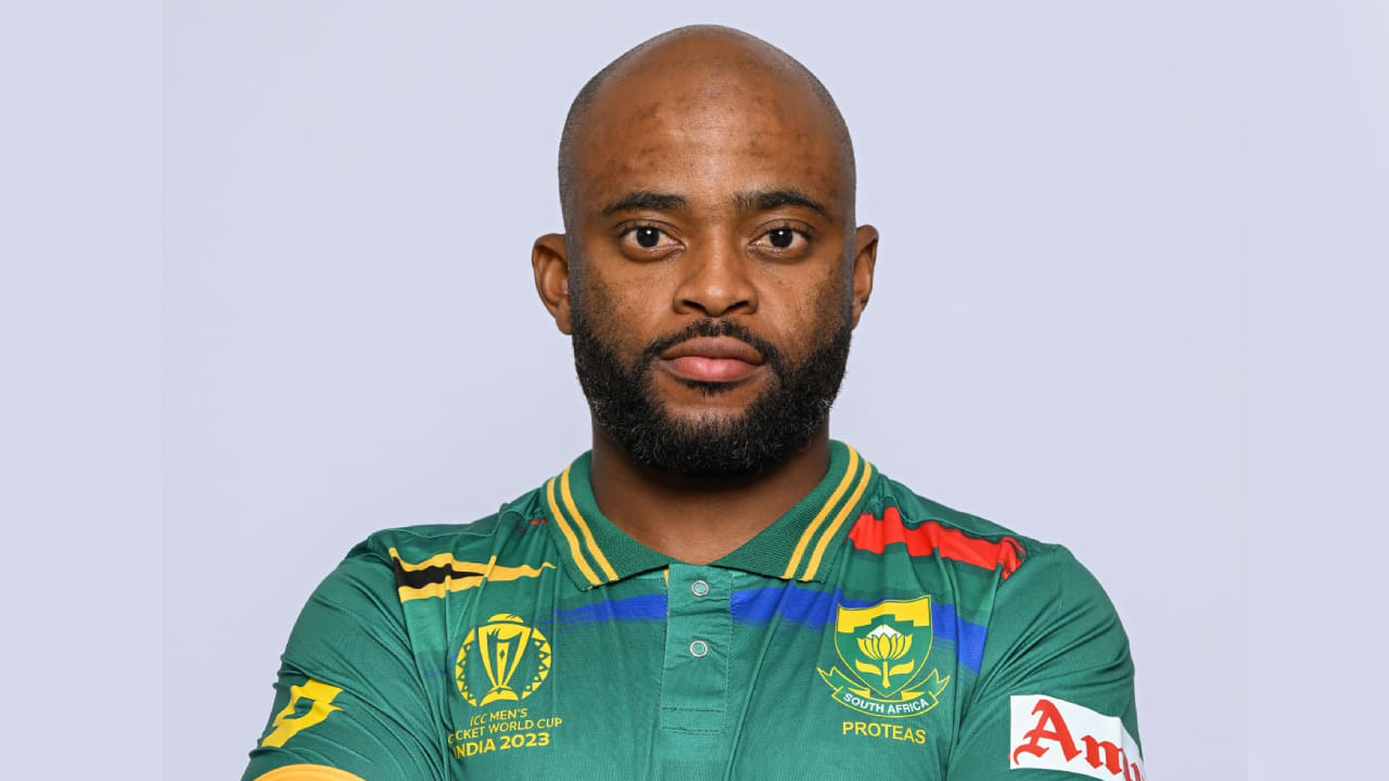 ಟೆಂಬಾ ಬವುಮಾ: ಏಕದಿನ ಸರಣಿಯಲ್ಲಿ ಸೌತ್ ಆಫ್ರಿಕಾ ತಂಡವನ್ನು ಮುನ್ನಡೆಸಿದ್ದ ಟೆಂಬಾ ಬವುಮಾ ಟಿ20 ತಂಡದಲ್ಲಿ ಸ್ಥಾನ ಪಡೆದಿಲ್ಲ. ಅವರ ಬದಲಿಗೆ ಐಡೆನ್ ಮಾರ್ಕ್ರಾಮ್ ಸೌತ್ ಆಫ್ರಿಕಾ ತಂಡವನ್ನು ಮುನ್ನಡೆಸಲಿದ್ದಾರೆ. ಹೀಗಾಗಿ ಭಾರತ-ಸೌತ್ ಆಫ್ರಿಕಾ ನಡುವಣ ಟಿ20 ಸರಣಿಯಲ್ಲಿ ಬವುಮಾ ಕೂಡ ಕಾಣಿಸಿಕೊಳ್ಳುವುದಿಲ್ಲ.