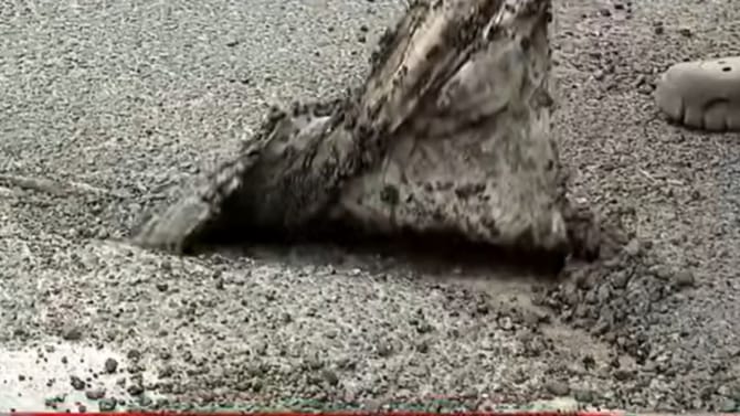 ಹೆಬ್ಬಾಳ ರಿಂಗ್​ ರೋಡ್​ನಲ್ಲಿ ಮುಚ್ಚಿದ ಮೂರೇ ದಿನಕ್ಕೆ ಕಿತ್ತುಬಂದ ಡಾಂಬರ್