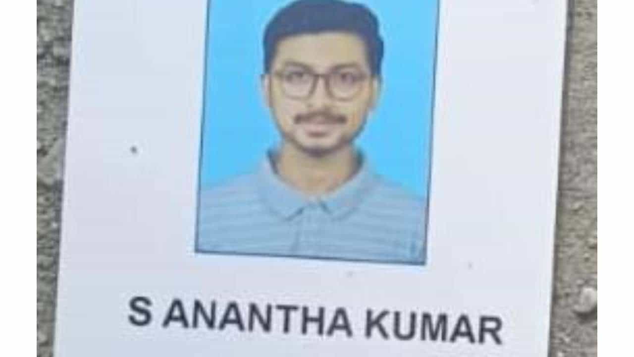 ಬೆಂಗಳೂರು: ಬಯೋಕಾನ್ ಕಂಪನಿಯ 5ನೇ ಮಹಡಿಯಿಂದ ಜಿಗಿದು ಉದ್ಯೋಗಿ ಆತ್ಮಹತ್ಯೆ ಬೆಂಗಳೂರು: ಬಯೋಕಾನ್ ಕಂಪನಿಯ 5ನೇ ಮಹಡಿಯಿಂದ ಜಿಗಿದು ಉದ್ಯೋಗಿ ಆತ್ಮಹತ್ಯೆ