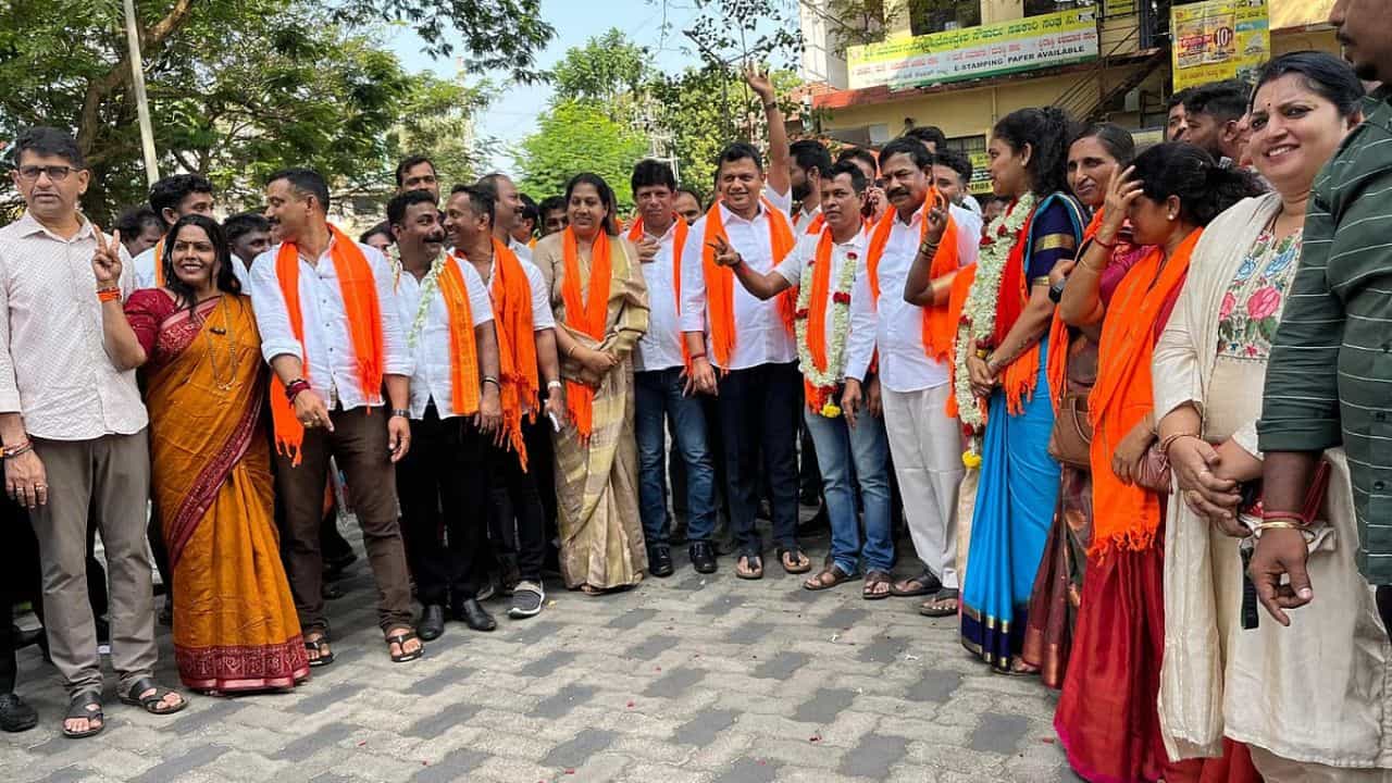 ಕಾಂಗ್ರೆಸ್ಗೆ ಭಾರಿ ಮುಖಭಂಗ: ಸ್ಥಳೀಯ ಸಂಸ್ಥೆಗಳ ಚುನಾವಣೆಯಲ್ಲಿ ಬಿಜೆಪಿಯದ್ದೇ ಪಾರುಪತ್ಯ ಕಾಂಗ್ರೆಸ್ಗೆ ಭಾರಿ ಮುಖಭಂಗ: ಸ್ಥಳೀಯ ಸಂಸ್ಥೆಗಳ ಚುನಾವಣೆಯಲ್ಲಿ ಬಿಜೆಪಿಯದ್ದೇ ಪಾರುಪತ್ಯ