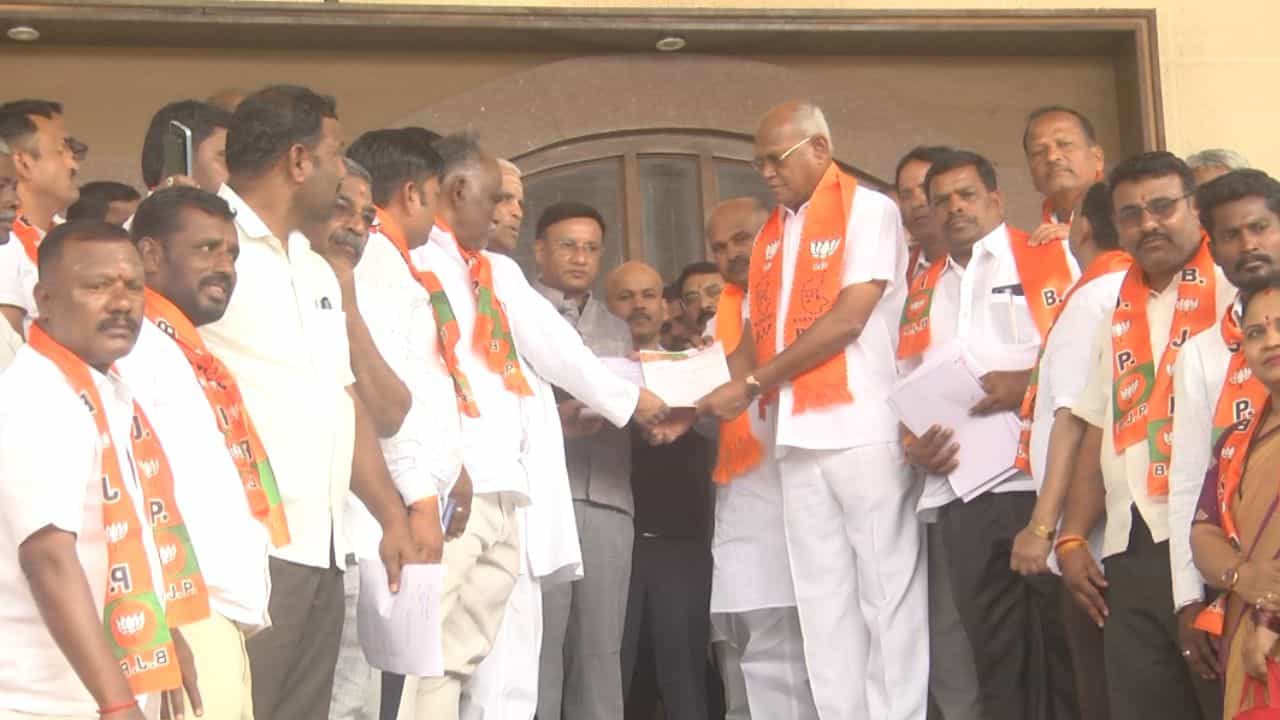 ವೋಟ್​​ ಚೋರಿ ಎಂದ 'ಕೈ'ಗೆ ಬಿಜೆಪಿ ಗುದ್ದು: ಕಾಂಗ್ರೆಸ್​ ವಿರುದ್ಧವೇ ಮತದಾರರ ಪಟ್ಟಿ ಅಕ್ರಮ ಆರೋಪ!
