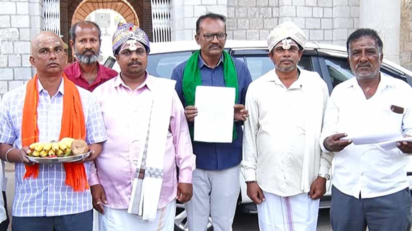 ಹಣೆಗೆ ಬಾಸಿಂಗ, ತಲೆಗೆ ಪೇಟ: ರೈತರ ಪರವಾಗಿ ತಾಂಬೂಲ ಹಿಡಿದು ಡಿಸಿ ಆಫೀಸಿಗೆ ಹೆಣ್ಣು ಕೇಳಲು ಬಂದ ಬಿಜೆಪಿಗರು