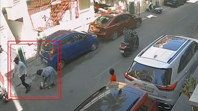 ಬಾಲಕನ ಮೇಲೆ ಇದೆಂತಾ ವಿಕೃತಿ?: ವಿಡಿಯೋ ನೋಡಿದ್ರೆ ರಕ್ತ ಕುದಿಯುತ್ತೆ