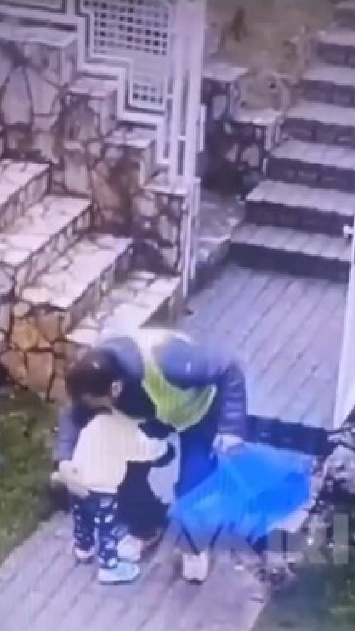 ಈ ಬಾಲಕನ ಅಪ್ಪುಗೆ ವರ್ಷಗಳ ಹಿಂದೆ ವ್ಯಕ್ತಿ ಕಳೆದುಕೊಂಡ ಮಗನನ್ನು ನೆನಪಿಸಿತು