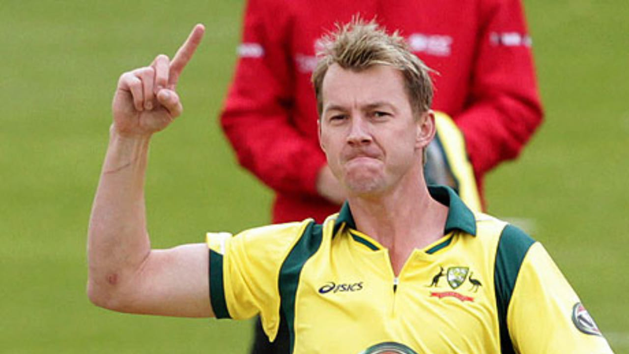 ತಮ್ಮ ಅಂತರರಾಷ್ಟ್ರೀಯ ವೃತ್ತಿಜೀವನದ ಅವಧಿಯಲ್ಲಿ, ಬ್ರೆಟ್ ಲೀ 76 ಟೆಸ್ಟ್, 221 ಏಕದಿನ ಮತ್ತು 25 ಟಿ20ಪಂದ್ಯಗಳನ್ನು ಆಡಿದ್ದಾರೆ. ಅವರು ಮೂರು ಸ್ವರೂಪಗಳಲ್ಲಿ ಒಟ್ಟು 718 ವಿಕೆಟ್‌ಗಳನ್ನು ಪಡೆದಿದ್ದಾರೆ. ಇದರಲ್ಲಿ ಟೆಸ್ಟ್‌ನಲ್ಲಿ 310, ಏಕದಿನಗಳಲ್ಲಿ 221 ಮತ್ತು ಟಿ20ಮಾದರಿಯಲ್ಲಿ 38 ವಿಕೆಟ್‌ಗಳನ್ನು ಕಬಳಿಸಿದ್ದಾರೆ. ಇದು ಮಾತ್ರವಲ್ಲದೆ ಬ್ರೆಟ್ ಲೀ ಐಪಿಎಲ್ ಮತ್ತು ಬಿಗ್ ಬ್ಯಾಷ್ ಲೀಗ್‌ನಂತಹ ಪ್ರಮುಖ ಕ್ರಿಕೆಟ್ ಲೀಗ್‌ಗಳಲ್ಲಿಯೂ ಆಡಿದ್ದಾರೆ. 