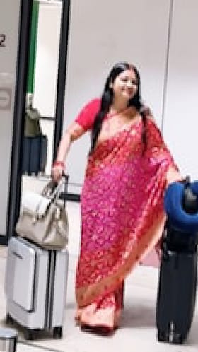 ಸೀರೆ, ಸಿಂಧೂರ ಧರಿಸಿ ವಿಮಾನದಲ್ಲಿ ಜರ್ಮನಿಗೆ ಹೊರಟ ಮದುಮಗಳು