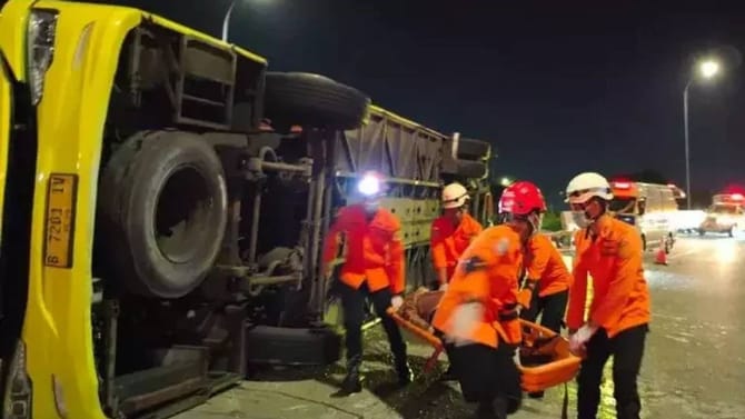 ಇಂಡೋನೇಷ್ಯಾದ ಜಾವಾ ದ್ವೀಪದಲ್ಲಿ ಬಸ್ ಅಪಘಾತ, 15 ಮಂದಿ ಸಾವು