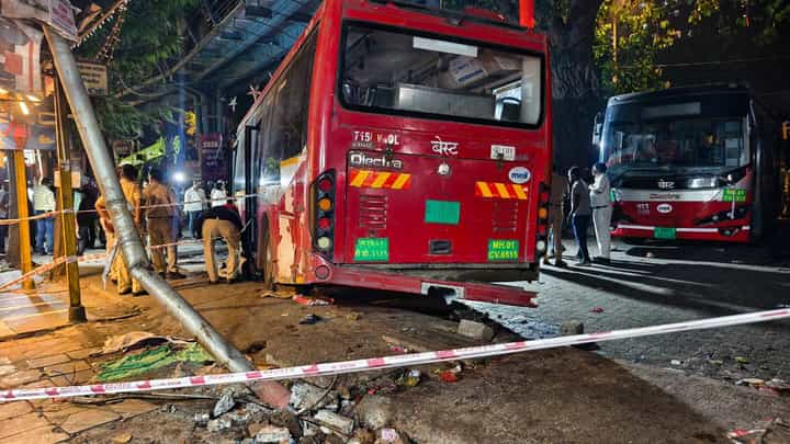 Video: ಮುಂಬೈನಲ್ಲಿ ಪಾದಚಾರಿಗಳ ಮೇಲೆ ಹರಿದ ಬೆಸ್ಟ್ ಬಸ್, ನಾಲ್ವರು ಸಾವು, 9 ಮಂದಿಗೆ ಗಾಯ Video: ಮುಂಬೈನಲ್ಲಿ ಪಾದಚಾರಿಗಳ ಮೇಲೆ ಹರಿದ ಬೆಸ್ಟ್ ಬಸ್, ನಾಲ್ವರು ಸಾವು, 9 ಮಂದಿಗೆ ಗಾಯ