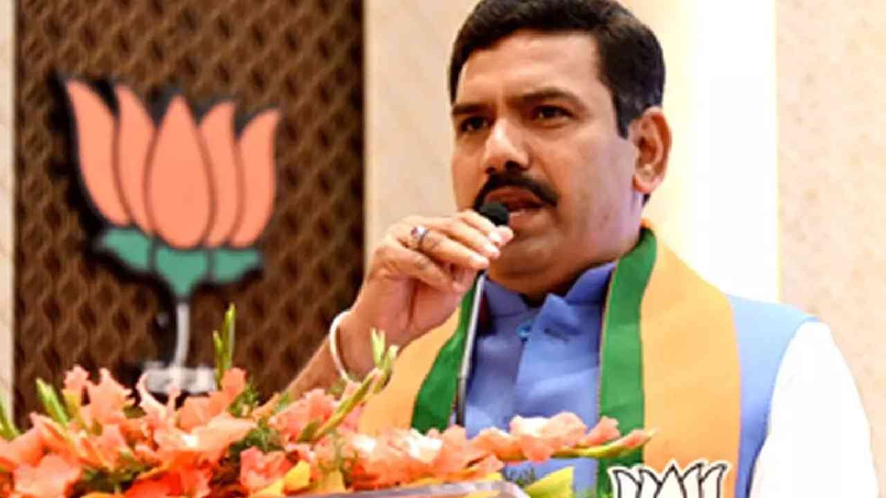 ಬಿಜೆಪಿಗೆ ಹೊಸ ಸಾರಥಿ ಬೆನ್ನಲ್ಲೇ ಕರ್ನಾಟಕ ಕೇಸರಿ ಪಾಳಯದಲ್ಲಿ ಮಹತ್ವದ ಬೆಳವಣಿಗೆ: ಅಧಿವೇಶ ಬಿಟ್ಟು ದಿಲ್ಲಿಗೆ ಹಾರಿದ ವಿಜಯೇಂದ್ರ ಬಿಜೆಪಿಗೆ ಹೊಸ ಸಾರಥಿ ಬೆನ್ನಲ್ಲೇ ಕರ್ನಾಟಕ ಕೇಸರಿ ಪಾಳಯದಲ್ಲಿ ಮಹತ್ವದ ಬೆಳವಣಿಗೆ: ಅಧಿವೇಶ ಬಿಟ್ಟು ದಿಲ್ಲಿಗೆ ಹಾರಿದ ವಿಜಯೇಂದ್ರ