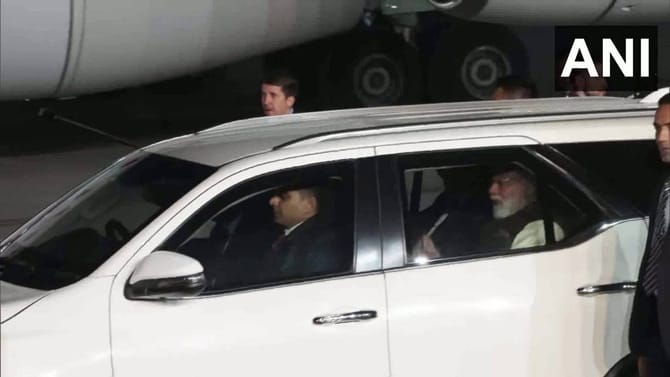 ದೆಹಲಿ ವಿಮಾನ ನಿಲ್ದಾಣದಿಂದ ಒಂದೇ ಕಾರಿನಲ್ಲಿ ಪ್ರಯಾಣಿಸಿದ ಮೋದಿ-ಪುಟಿನ್