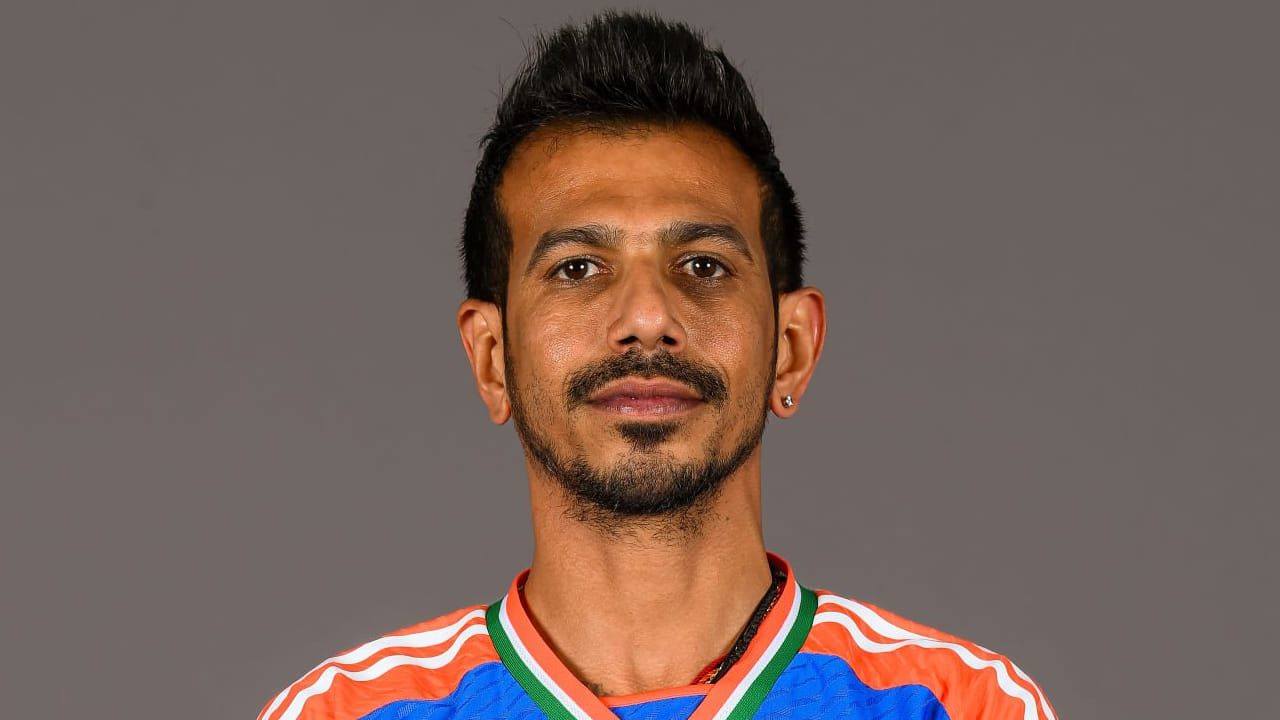 ಯುಜ್ವೇಂದ್ರ ಚಹಲ್: ಟಿ20 ವಿಶ್ವಕಪ್ 2024 ರಲ್ಲಿ ಭಾರತ ತಂಡದಲ್ಲಿ ಸ್ಪಿನ್ನರ್ ಆಗಿ ಯುಜ್ವೇಂದ್ರ ಚಹಲ್ ಕಾಣಿಸಿಕೊಂಡಿದ್ದರು. ಇದಾಗ್ಯೂ ಅವರಿಗೆ ಆಡುವ ಬಳಗದಲ್ಲಿ ಸ್ಥಾನ ಲಭಿಸಿರಲಿಲ್ಲ. ಇದೀಗ ಮುಂಬರುವ ಟಿ20 ವಿಶ್ವಕಪ್​ಗೆ ಆಯ್ಕೆ ಮಾಡಲಾದ ತಂಡದಲ್ಲಿ ಚಹಲ್​ಗೆ ಸ್ಥಾನ ನೀಡಲಾಗಿಲ್ಲ.