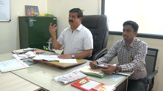 ಅತ್ತ ಸಿಎಂ ಕುರ್ಚಿಗಾಗಿ ಕದನ: ಇತ್ತ ಚಾಮರಾಜನಗರದಲ್ಲೂ ಸಹ ಕುರ್ಚಿ ಕಿತ್ತಾಟ