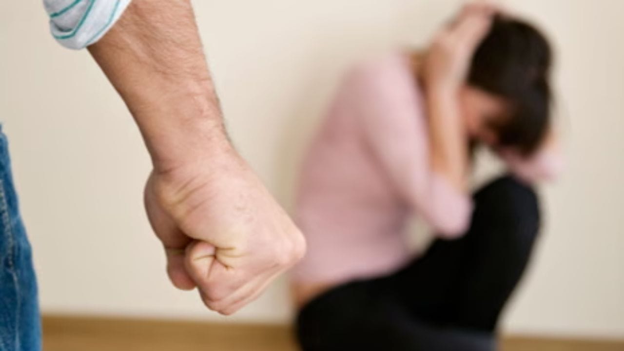 ಮನೆ ಭೋಗ್ಯ ಸಂಬಂಧ ಇಬ್ಬರ ನಡುವೆ ಗಲಾಟೆ, ಸಾಕ್ಷಿಯಾಗಿದ್ದಕ್ಕೆ ಮೂರನೆಯವರಿಗೆ ಬಿತ್ತು ಗೂಸಾ! ಮನೆ ಭೋಗ್ಯ ಸಂಬಂಧ ಇಬ್ಬರ ನಡುವೆ ಗಲಾಟೆ, ಸಾಕ್ಷಿಯಾಗಿದ್ದಕ್ಕೆ ಮೂರನೆಯವರಿಗೆ ಬಿತ್ತು ಗೂಸಾ!