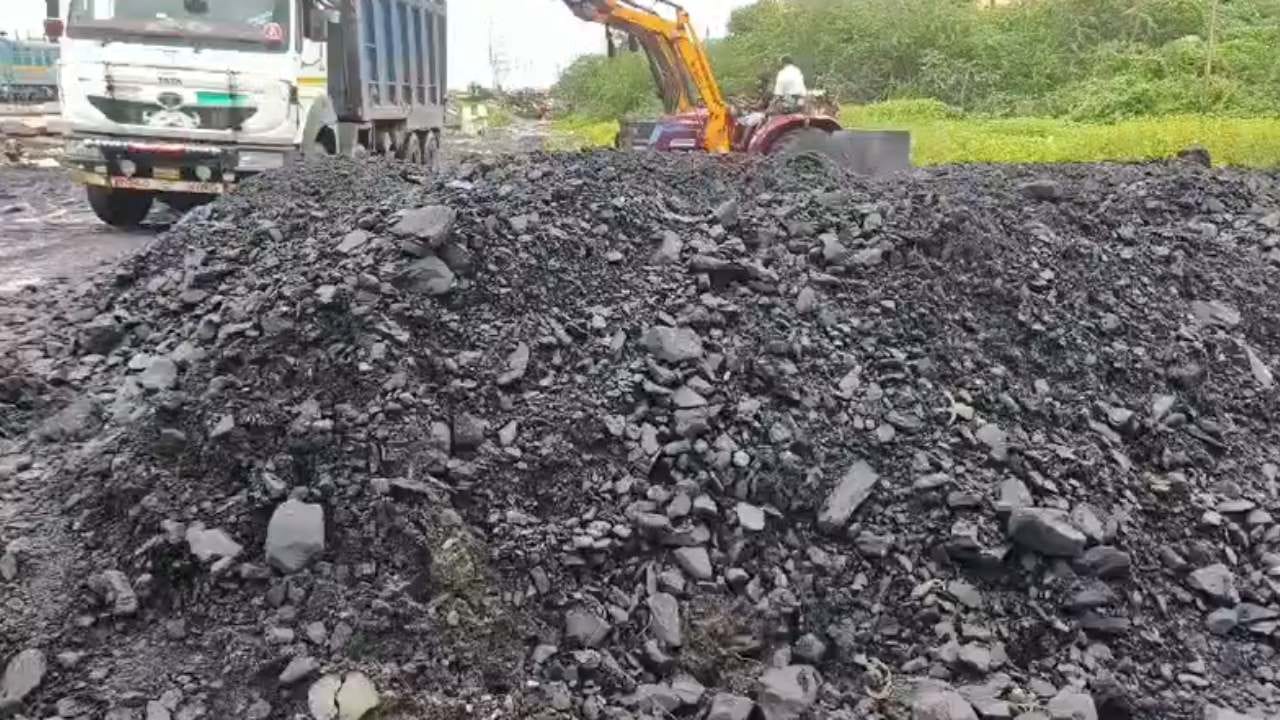 ರಾಯಚೂರು ವಿದ್ಯುತ್ ಉತ್ಪಾದನಾ ಘಟಕದ ಕಲ್ಲಿದ್ದಲು ಖಾಸಗಿ ಫ್ಯಾಕ್ಟರಿಗಳಿಗೆ ಸಪ್ಲೈ: ಕೋಟ್ಯಂತರ ರೂ ಲೂಟಿ?