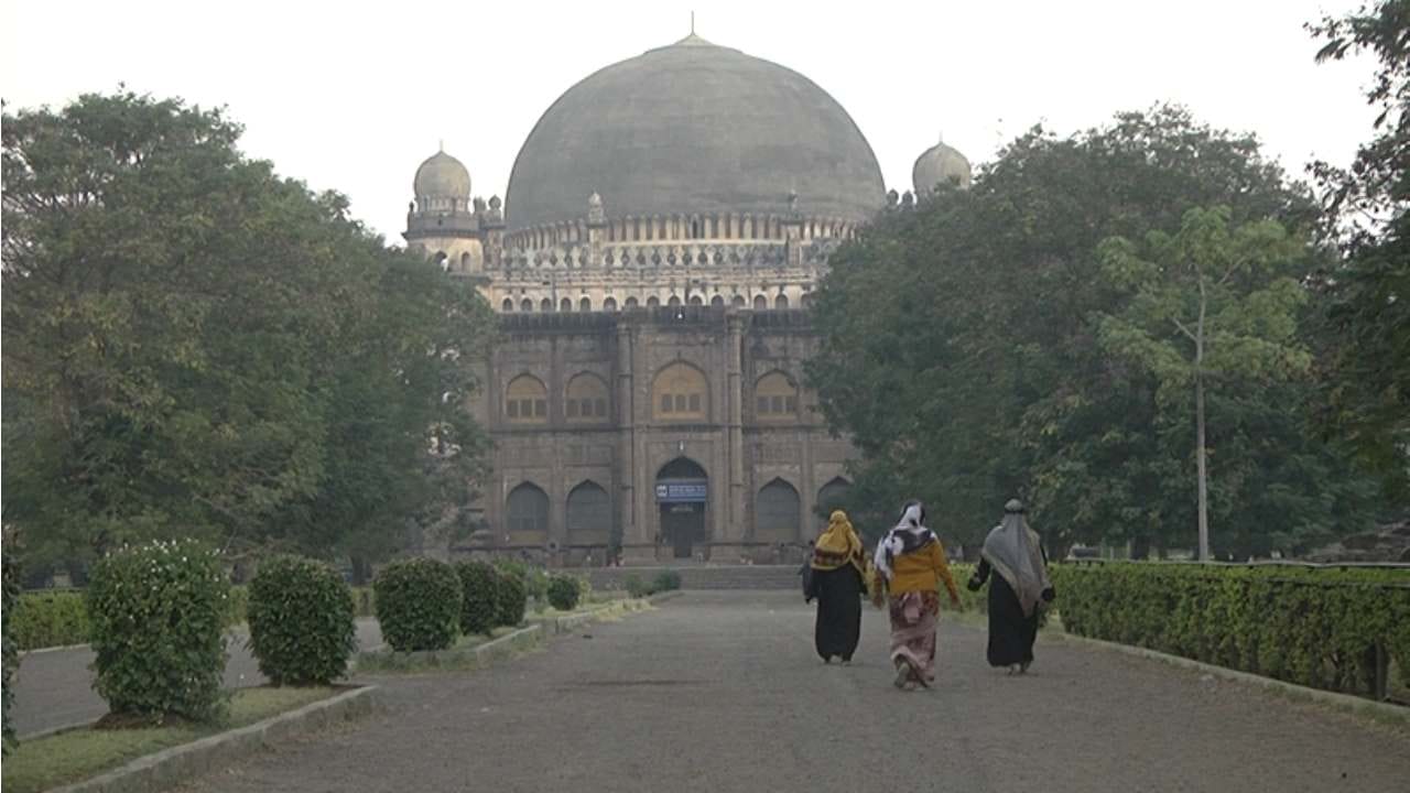 ಅಬ್ಬಬ್ಬಾ ಏನ್ ಚಳಿ ಗುರು: ಥಂಡಾ ಹೊಡೆದ ಉತ್ತರ ಕರ್ನಾಟಕ; ವಾಕಿಂಗ್ ತೆರಳದಂತೆ ಮನವಿ ಅಬ್ಬಬ್ಬಾ ಏನ್ ಚಳಿ ಗುರು: ಥಂಡಾ ಹೊಡೆದ ಉತ್ತರ ಕರ್ನಾಟಕ; ವಾಕಿಂಗ್ ತೆರಳದಂತೆ ಮನವಿ