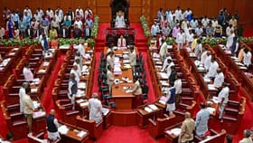 ಪರಿಷತ್​​ನಲ್ಲಿ ಪ್ರಶ್ನೆ ಕೇಳಿದ್ದ MLCಗೆ ಕೊಟ್ಟಿದ್ದು ಖಾಲಿ ಪೆನ್​ಡ್ರೈವ್​!