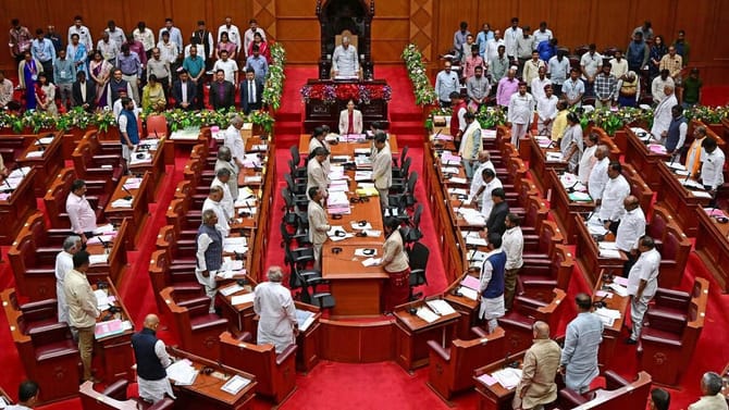 ಪರಿಷತ್​​ನಲ್ಲಿ ಪ್ರಶ್ನೆ ಕೇಳಿದ್ದ MLCಗೆ ಕೊಟ್ಟಿದ್ದು ಖಾಲಿ ಪೆನ್​ಡ್ರೈವ್​!