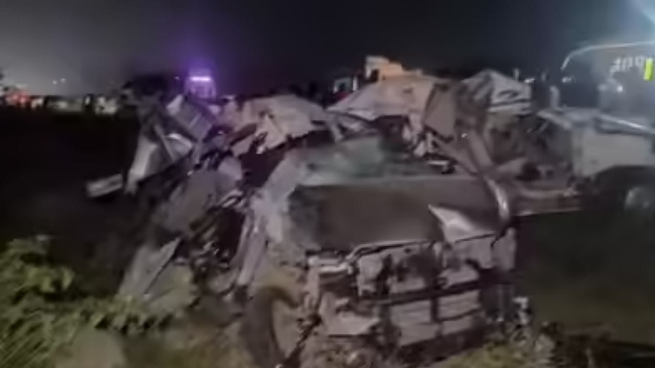 ಚಿತ್ರದುರ್ಗ ಘಟನೆಯ ನಂತರ ಮತ್ತೊಂದು ಭಯಾನಕ ಅಪಘಾತ: ಎರಡು ಕಾರಿಗೆ ಡಿಕ್ಕಿ ಹೊಡೆದ ಸರ್ಕಾರಿ ಬಸ್ಸು, 7 ಮಂದಿ ಸಾವು ಚಿತ್ರದುರ್ಗ ಘಟನೆಯ ನಂತರ ಮತ್ತೊಂದು ಭಯಾನಕ ಅಪಘಾತ: ಎರಡು ಕಾರಿಗೆ ಡಿಕ್ಕಿ ಹೊಡೆದ ಸರ್ಕಾರಿ ಬಸ್ಸು, 7 ಮಂದಿ ಸಾವು