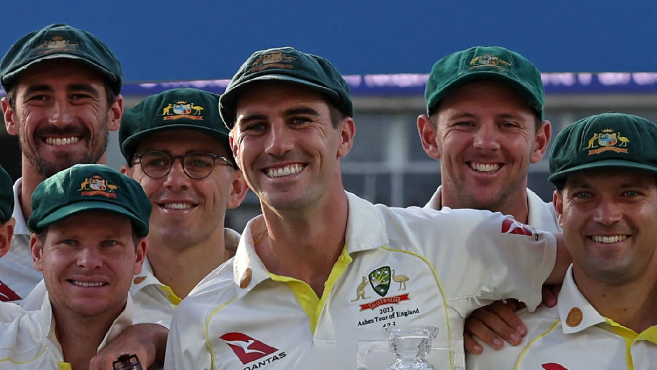 ಅಂದರೆ ಇಂಗ್ಲೆಂಡ್ ವಿರುದ್ಧದ ಮೊದಲೆರಡು ಟೆಸ್ಟ್ ಪಂದ್ಯಗಳಲ್ಲಿ ಸ್ಟೀವ್ ಸ್ಮಿತ್ ನಾಯಕನಾಗಿ ಕಾಣಿಸಿಕೊಂಡಿದ್ದರು. ಇದೀಗ ಪ್ಯಾಟ್ ಕಮಿನ್ಸ್ ಮರಳಿರುವುದರಿಂದ ಅವರಿಗೆ ಮತ್ತೆ ನಾಯಕತ್ವ ನೀಡಲಾಗಿದೆ. ಅದರಂತೆ ಇಂಗ್ಲೆಂಡ್ ವಿರುದ್ಧದ ಕೊನೆಯ ಮೂರು ಮ್ಯಾಚ್​ಗಳಲ್ಲಿ ಕಮಿನ್ಸ್ ನಾಯಕನಾಗಿ ಕಣಕ್ಕಿಳಿಯಲಿದ್ದಾರೆ.