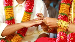 Vastu Tips for Money: ಪರ್ಸ್‌ನಲ್ಲಿ ಈ 4 ವಸ್ತುಗಳಿದ್ದರೆ ಜೀವನದಲ್ಲಿ ಹಣಕ್ಕೆಂದು ಕೊರತೆಯಾಗದು!