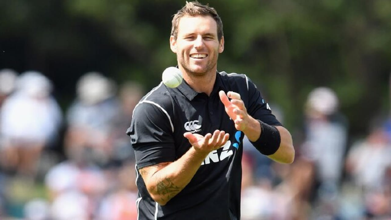 ಡೌಗ್ ಬ್ರೇಸ್‌ವೆಲ್ ನ್ಯೂಝಿಲೆಂಡ್ ಪರ 28 ಟೆಸ್ಟ್​, 21 ಏಕದಿನ ಹಾಗೂ 20 ಟಿ20 ಪಂದ್ಯಗಳನ್ನಾಡಿದ್ದಾರೆ. ಟೆಸ್ಟ್​ನಲ್ಲಿ 568 ರನ್ ಕಲೆಹಾಕುವುದರೊಂದಿಗೆ 74 ವಿಕೆಟ್​ಗಳನ್ನು ಕಬಳಿಸಿದ್ದಾರೆ. ಇನ್ನು 21 ಪಂದ್ಯಗಳಿಂದ 221 ರನ್ ಹಾಗೂ 26 ವಿಕೆಟ್ ಪಡೆದಿದ್ದಾರೆ. ಹಾಗೆಯೇ 20 ಟಿ20 ಮ್ಯಾಚ್​ಗಳಲ್ಲಿ ನ್ಯೂಝಿಲೆಂಡ್ ತಂಡವನ್ನು ಪ್ರತಿನಿಧಿಸಿದ್ದ ಡೌಗ್ 126 ರನ್ ಜೊತೆ 20 ವಿಕೆಟ್​ ಅನ್ನು ಸಹ ಕಬಳಿಸಿದ್ದಾರೆ.