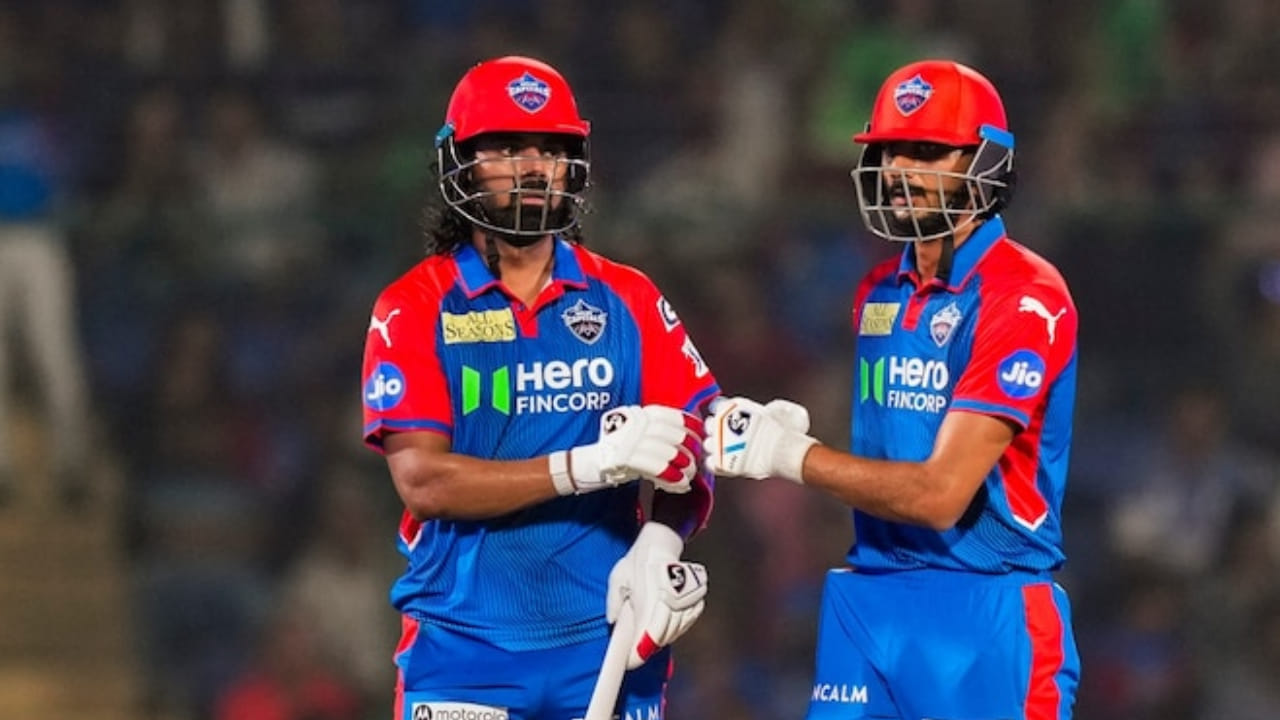 ದೆಹಲಿ ಕ್ಯಾಪಿಟಲ್ಸ್: ನಿತೀಶ್ ರಾಣಾ, ಅಭಿಷೇಕ್ ಪೊರೆಲ್, ಅಜಯ್ ಮಂಡಲ್, ಅಶುತೋಷ್ ಶರ್ಮಾ, ಅಕ್ಸರ್ ಪಟೇಲ್, ದುಷ್ಮಂತ ಚಮೀರಾ, ಕರುಣ್ ನಾಯರ್, ಕೆಎಲ್ ರಾಹುಲ್, ಕುಲದೀಪ್ ಯಾದವ್, ಮಾಧವ್ ತಿವಾರಿ, ಮಿಚೆಲ್ ಸ್ಟಾರ್ಕ್, ಸಮೀರ್ ರಿಜ್ವಿ, ಟಿ ನಟರಾಜನ್, ತ್ರಿಪುರಾಣ ವಿಜಯ್, ಟ್ರಿಸ್ಟಾನ್ ಸ್ಟಬ್ಸ್, ವಿಪ್ರಜ್ ನಿಗಮ್, ಡೇವಿಡ್ ಮಿಲ್ಲರ್, ಬೆನ್ ಡಕೆಟ್, ಔಕಿಬ್ ನಬಿ, ಪಾತುಮ್ ನಿಸ್ಸಾಂಕಾ, ಲುಂಗಿ ಎನ್‌ಗಿಡಿ, ಸಾಹಿಲ್ ಪರಾಖ್, ಪೃಥ್ವಿ ಶಾ, ಕೈಲ್ ಜೇಮಿಸನ್.