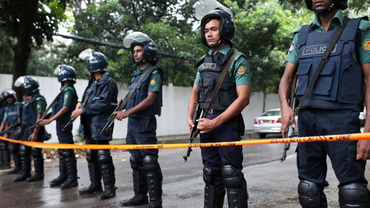 Bomb Attack: ಬಾಂಗ್ಲಾದೇಶದಲ್ಲಿ ನಿಲ್ಲದ ಹಿಂಸಾಚಾರ; ಬಾಂಬ್ ದಾಳಿಗೆ ಒಬ್ಬ ಬಲಿ