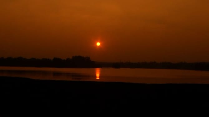 ಸೂರ್ಯ ರಶ್ಮಿ ಜತೆಗೆ ಕೆರೆ ನೀರಿನ ಚೆಲ್ಲಾಟ