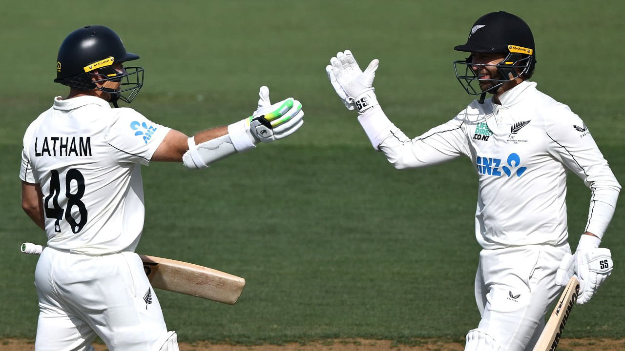 ಇದೀಗ 147 ವರ್ಷಗಳ ಬಳಿಕ ಡೆವೊನ್ ಕಾನ್ವೆ ಹಾಗೂ ಟಾಮ್ ಲ್ಯಾಥಮ್ ಟೆಸ್ಟ್ ಪಂದ್ಯವೊಂದರಲ್ಲಿ ಬ್ಯಾಕ್ ಟು ಬ್ಯಾಕ್ ಸೆಂಚುರಿಗಳನ್ನು ಸಿಡಿಸುವ ಮೂಲಕ ಹೊಸ ಇತಿಹಾಸ ನಿರ್ಮಿಸಿದ್ದಾರೆ. ಈ ಮೂಲಕ ಟೆಸ್ಟ್ ಇತಿಹಾಸದಲ್ಲೇ ಎರಡೂ ಇನಿಂಗ್ಸ್​ಗಳಲ್ಲೂ ಶತಕ ಬಾರಿಸಿದ ವಿಶ್ವದ ಮೊದಲ ಆರಂಭಿಕ ಜೋಡಿ ಎನಿಸಿಕೊಂಡಿದ್ದಾರೆ.