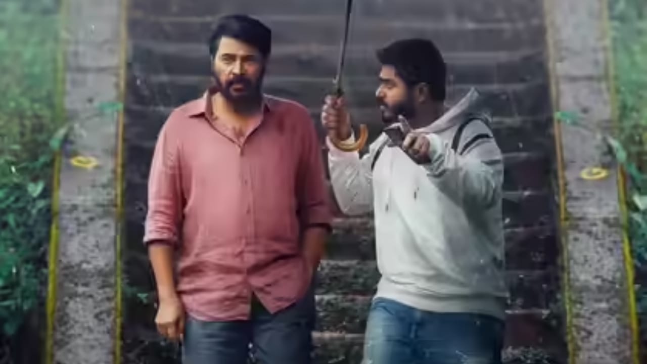 ಮಲಯಾಳಂ ಚಿತ್ರರಂಗದ ಸೂಪರ್ ಸ್ಟಾರ್ ಮತ್ತು ಭಾರತೀಯ ಚಿತ್ರರಂಗದ ಮೋಸ್ಟ್ ವರ್ಸಟೈಲ್ ನಿರ್ದೇಶಕ ಆಗಿರುವ ಮಮ್ಮುಟಿ ನಟಿಸಿರುವ ‘ಡಾಮಿನಿಕ್ ಆಂಡ್ ಲೇಡೀಸ್ ಪರ್ಸ್’ ಸಿನಿಮಾ ಈ ವಾರ ಒಟಿಟಿಗೆ ಬಂದಿದೆ. ಹೆಸರೇ ಸುಳಿವು ನೀಡುತ್ತಿರುವಂತೆ ಇದೊಂದು ಥ್ರಿಲ್ಲರ್ ಸಿನಿಮಾ ಆಗಿದೆ. ಸಿನಿಮಾ ಜೀ5ನಲ್ಲಿ ವೀಕ್ಷಣೆಗೆ ಲಭ್ಯವಿದೆ.