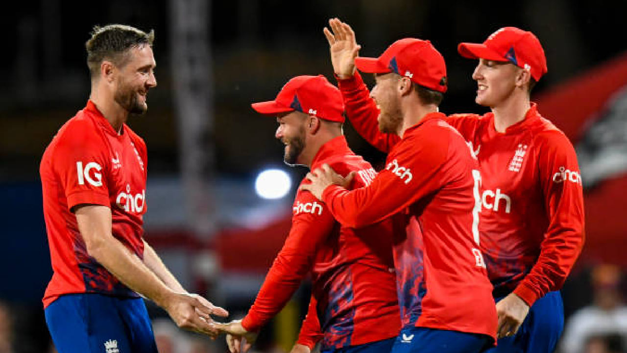 ಒಂದು ವೇಳೆ ಇಂಗ್ಲೆಂಡ್ ಟಿ20 ವಿಶ್ವಕಪ್​​ಗೆ ತಂಡವನ್ನು ಘೋಷಿಸಿದರೆ, ಆ ಬಳಿಕ ತಂಡದಿಂದ ಆಟಗಾರರನ್ನು ಕೈ ಬಿಡಲು ಐಸಿಸಿಯ ನಿಯಮಗಳನ್ನು ಪಾಲಿಸಬೇಕಾಗುತ್ತದೆ. ಅದರಲ್ಲೂ ಗಾಯಗೊಂಡಿದ್ದರೆ ಅಥವಾ ಇನ್ನಿತರ ಪ್ರಮುಖ ಕಾರಣಗಳನ್ನು ನೀಡಿ ಮಾತ್ರ ಆಟಗಾರರನ್ನು ಬದಲಿಸಲು ಅವಕಾಶ ಇರಲಿದೆ. ಹೀಗಾಗಿ ಇಂಗ್ಲೆಂಡ್ ಕ್ರಿಕೆಟ್ ಬೋರ್ಡ್ ತಾತ್ಕಾಲಿಕ ತಂಡದ ಘೋಷಣೆಯೊಂದಿಗೆ ರಣತಂತ್ರ ರೂಪಿಸಲು ಮುಂದಾಗಿದೆ.