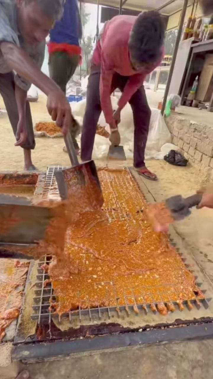 ಫ್ಯಾಕ್ಟರಿಯಲ್ಲಿ ಬೆಲ್ಲ ಹೇಗೆ ತಯಾರಿಸಲಾಗುತ್ತೆ ನೋಡಿ